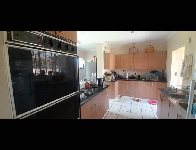 4 BEDROOM HOUSE FOR SALE IN MOUNTAIN VIEW